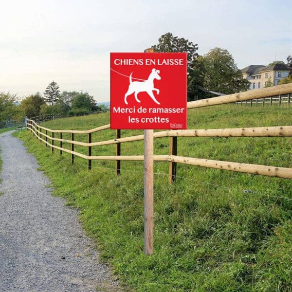 Panneau "Chiens en laisse- Ramassez les crottes"