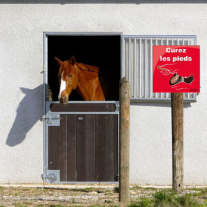 Panneau "Curez les pieds des chevaux"