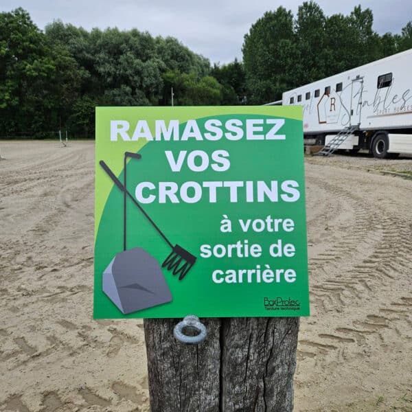 Panneau "Ramassez vos crottins à votre sortie de carrière" - vert