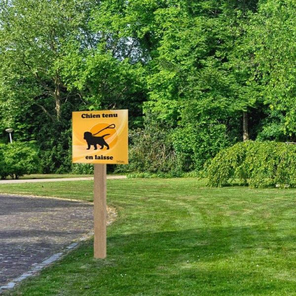 Panneau "Chien tenu en laisse"