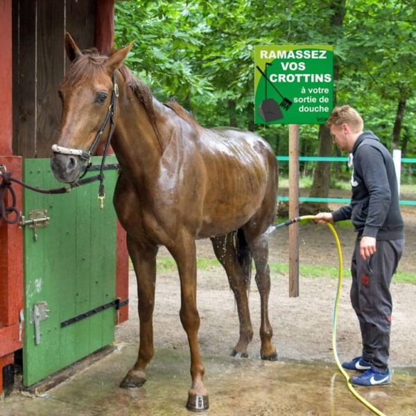 Panneau "Ramassez vos crottins à votre sortie de douche"