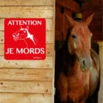 Panneau "Attention je mords" - cheval
