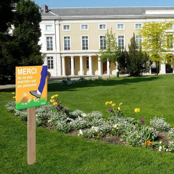 Panneau "Ne pas marcher sur les pelouses" - Humour Panneau "Ne pas marcher sur les pelouses" - Humour