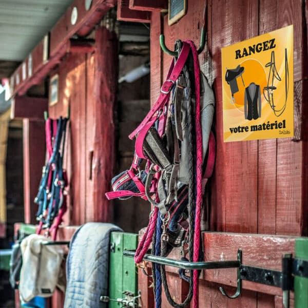 Panneau rangez votre matériel d'équitation