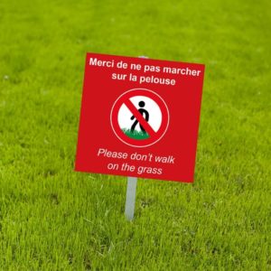 panneau fond rouge interdit personnalisé / don't walk on the grass / ne pas marcher sur la pelouse /interdiction