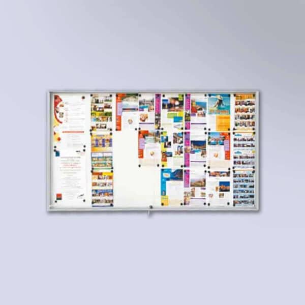 Vitrine d’intérieur avec porte coulissantes Vitrine d’intérieur avec porte coulissantes