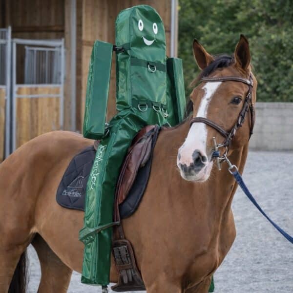 mannequin de débourrage vert location Mannequin de débourrage Gilbert pour cheval en location - BoxProtec
